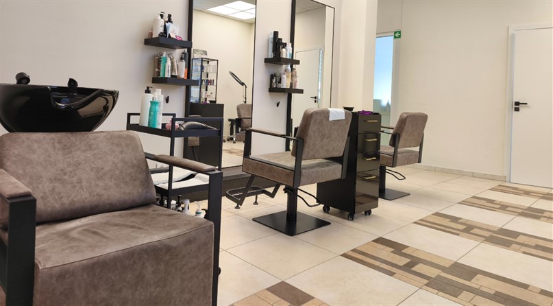 Erika Juo • Plaukų Procedūros