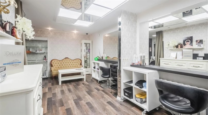 Grožio namai „Moni“ – kirpėja Silvija